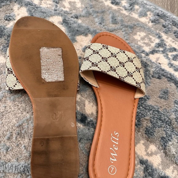 Sandals - Picture 2 of 3